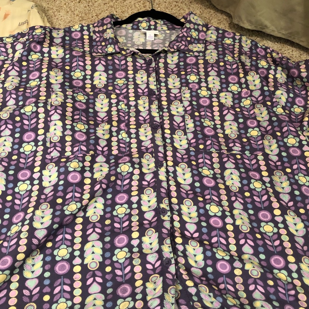 LuLaRoe Amy Shirt Size L. Like new